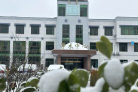 雪落山职校，诗意满心间——开云网页版的初雪美景